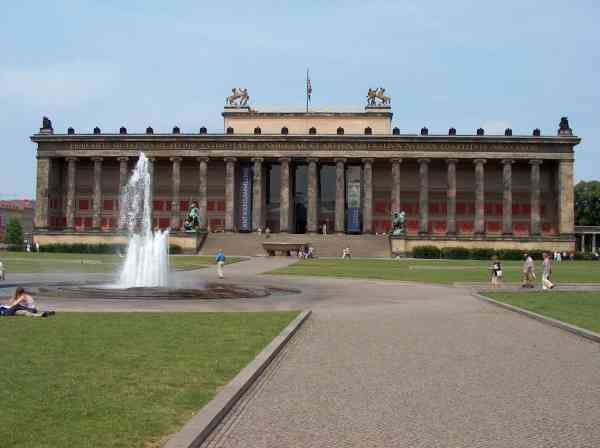 Altes-Museum-Berlin-Germany-tips-travel-on-a-budget